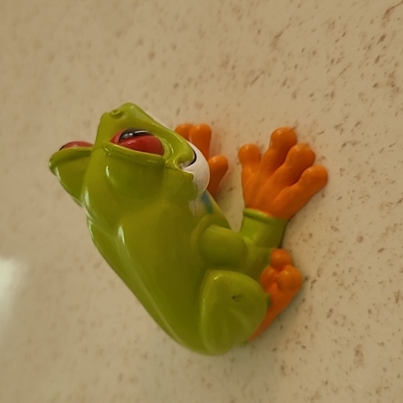 Cha! Cha! The Rainforest Cafe Red-eyed Tree Frog. - Picture 2 of 6